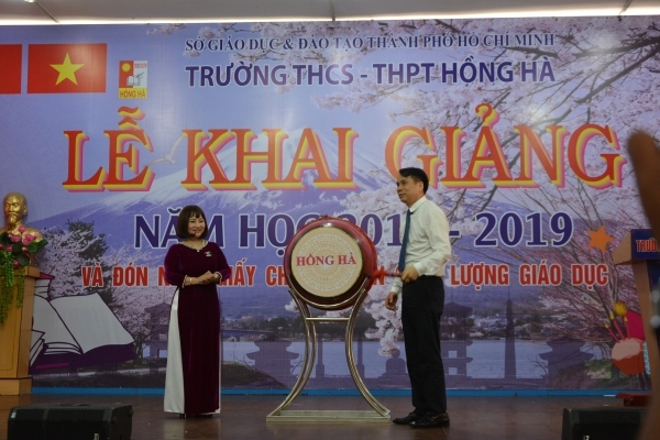 NGND Phạm Mạnh Hùng, Thứ trưởng Bộ GD-ĐT đánh trống khai giảng năm học 2018-2019